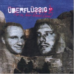 ÜBERFLÜSSIG – TÜR ZU, HIER KOMMT LÄRM