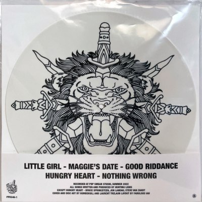 HUNTING LIONS – LIGHT