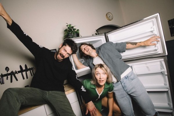 WINONA FIGHTER - Neues Video - You Look Like A Drunk Phoebe Bridgers - ab sofort!