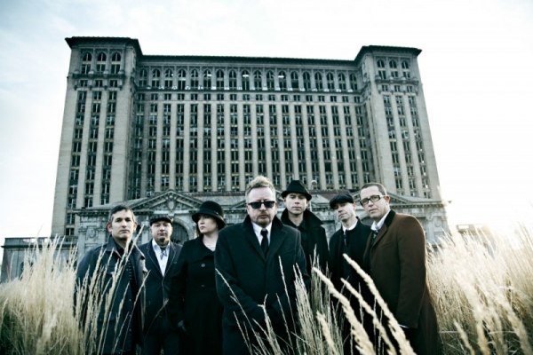 FLOGGING MOLLY - VIP-Ticket Benefiz-Versteigerungen zugunsten Oxfam