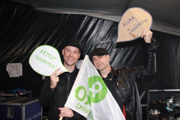 FLOGGING MOLLY: Siebdrucken für den guten Zweck // Oxfam-Kooperation #2