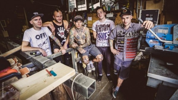 PIPES & PINTS - NEUES RELEASE AM 02.11.2012 - LYRIC VIDEO !