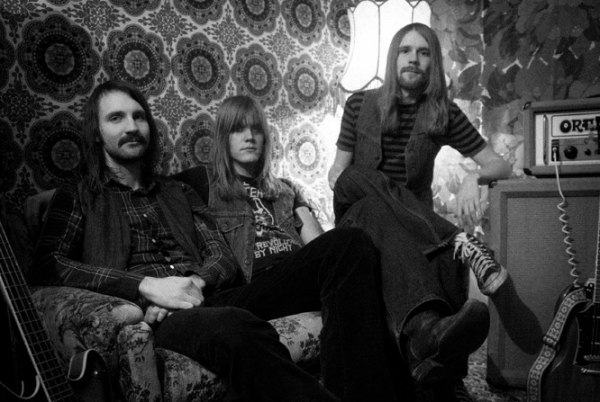 VIDUNDER:  - Into Her Grave -  Video