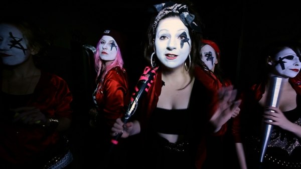 Video "Geniale Asoziale" T.C.H.I.K.