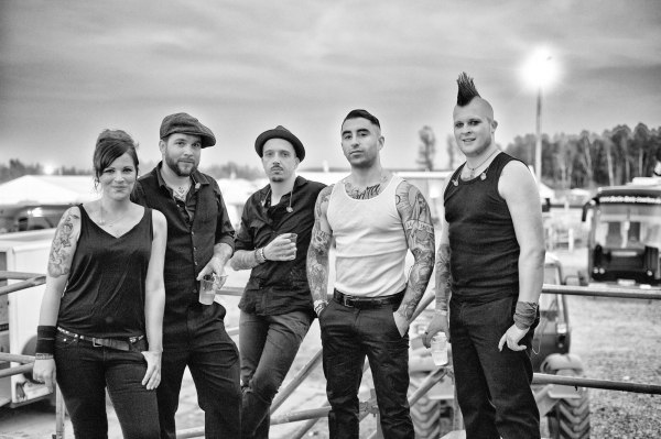 Broilers: Zurück in Schwarz: - 2014 mit neuem Album auf Tournee, Vorverkauf startete am 06.09.!