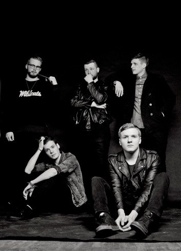 TOO CLOSE TO TOUCH - NEU AUF EPITAPH / DEBUT-EP IM OKTOBER !