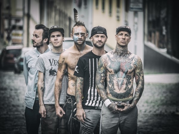 PIPES AND PINTS BRINGEN MIT DEM NEUEN VIDEO EINEN BLICK IN IHR EIGENES PRIVATLEBEN