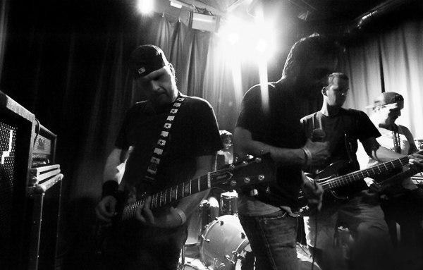 FAHNENFLUCHT • NEUES ALBUM "ANGST UND EMPATHIE" AB DEM 13.05.2016