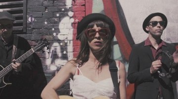Acht Eimer Hühnerherzen: Neues Video "Eis auf Ex"