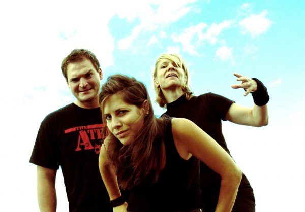 Shirley Holmes cover early protest song: The Old War