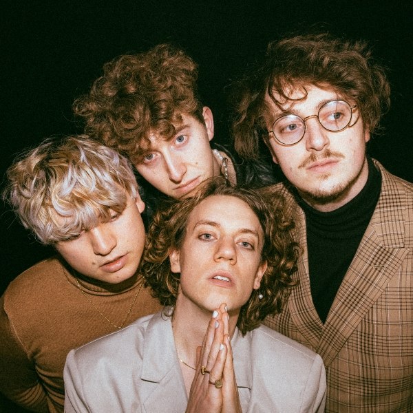The young Stuttgart band Neeve announces their debut album