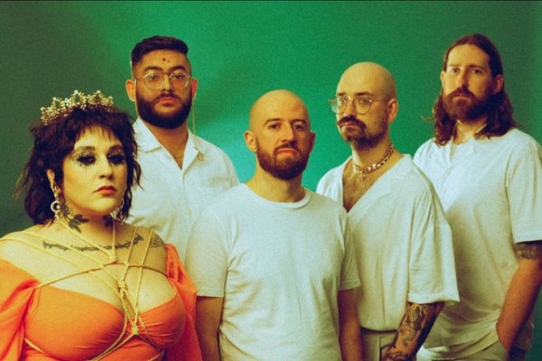 ITHACA - Neues Video zu - Fluorescent - online!