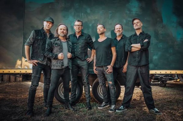 FIDDLER'S GREEN charts new studio album - The Green Machine - Top 5!