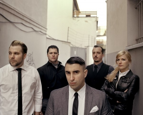 BROILERS – Ist da Jemand?