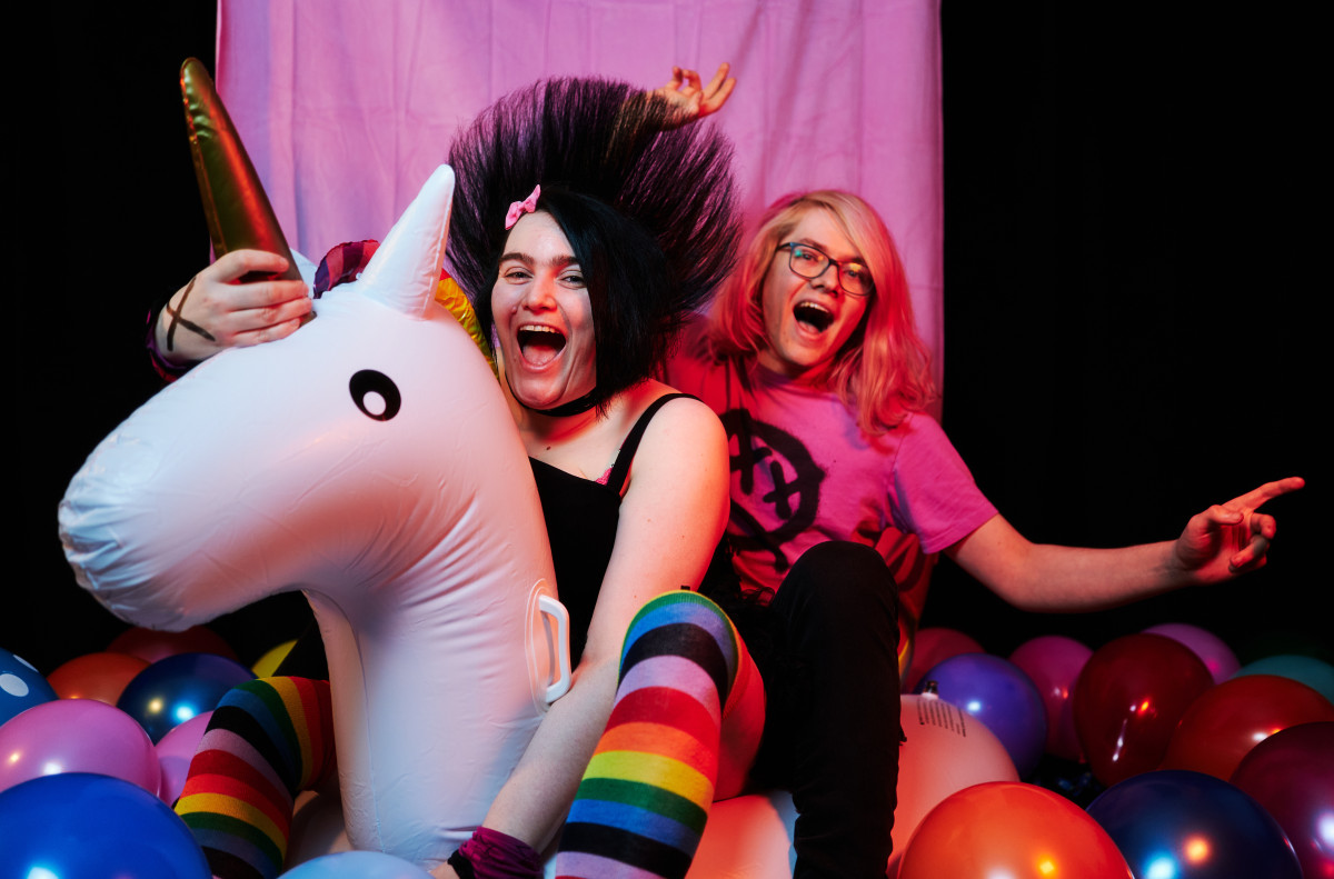 Ab an den FKK-Strand: PAINKILLER PARTY feiern Release von „Stargazer“