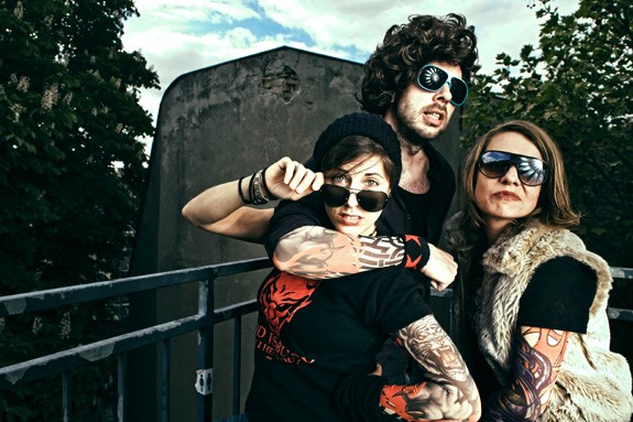  Shirley Holmes, Single VÖ und Tourdaten