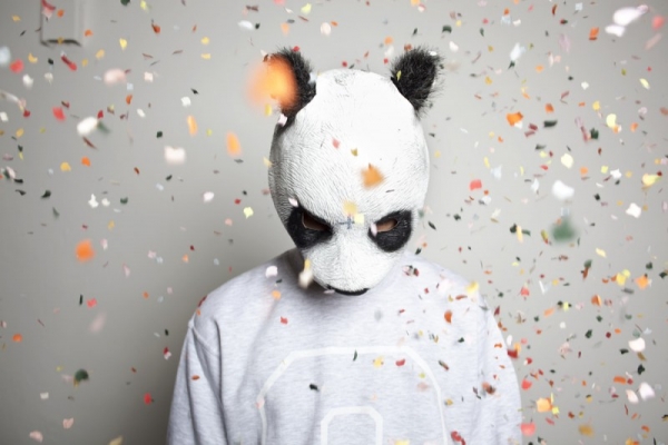 CRO stürmt mit - Easy - die deutschen Single Charts