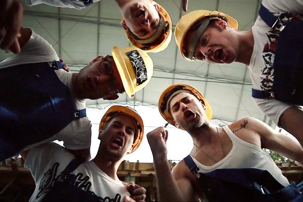 LAST CHARGE: Video zu  - Straight Outta Nowhere -
