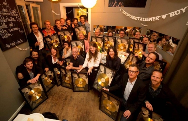 BOY Debütalbum erreicht Gold! / BOY touren in den USA und veröffentlichen -Mutual Friends-  dort