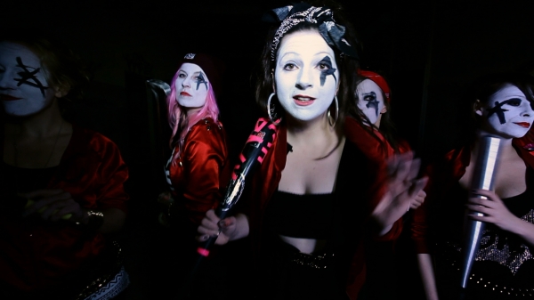 Video  "Geniale Asoziale"  T.C.H.I.K.