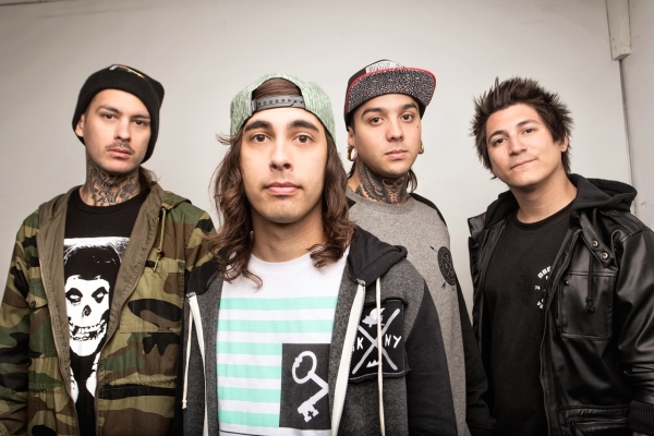 PIERCE THE VEIL - VIDEOCLIPS ZUR CD/DVD DELUXE EDITION !