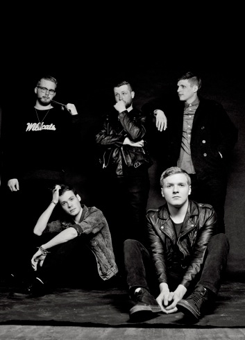 TOO CLOSE TO TOUCH - NEU AUF EPITAPH / DEBUT-EP IM OKTOBER !