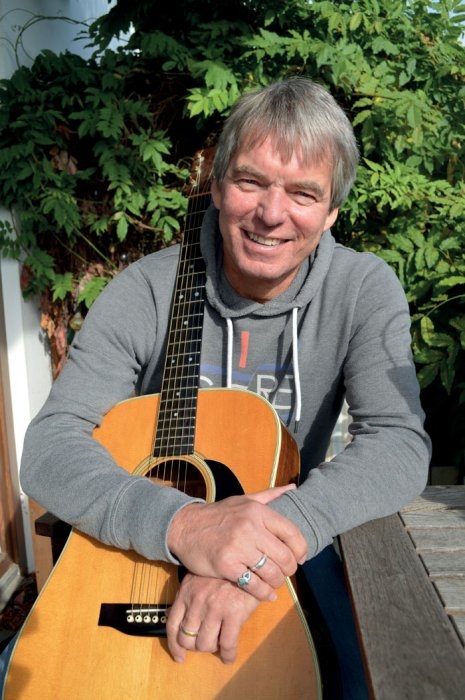 Liedermacherabend mit Fred Ape: „…die Leute gucken schon!“