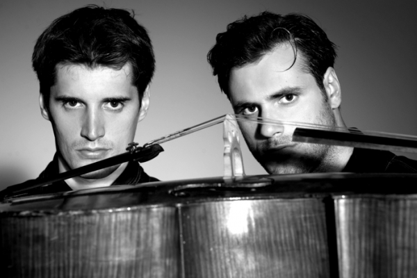 2CELLOS rockenmit eigenem Stil die Youtube-Welt - Neues Album "Celloverse" erschien am 30.01.15