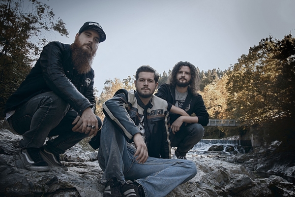 MIDRIFF mit neuem Live-Video zu "Broken Dreams"